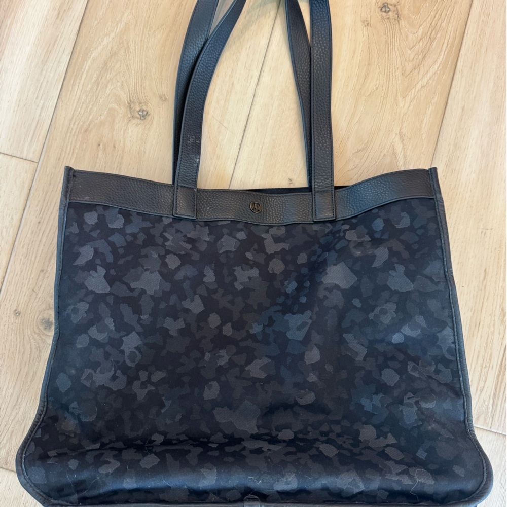 Lululemon Shoulder Overnight Camo Bag
